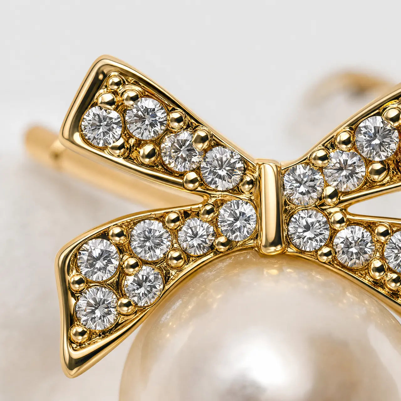 Pearl Étoile Anti-Tarnish Bow Earrings